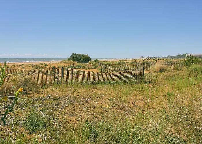 Lovely Beachside Flat With A Luminous Terrace Apartman