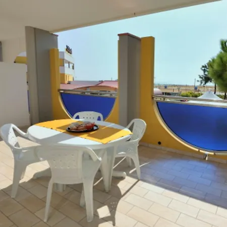 דירה Lovely Beachside Flat With A Luminous Terrace ביביונה