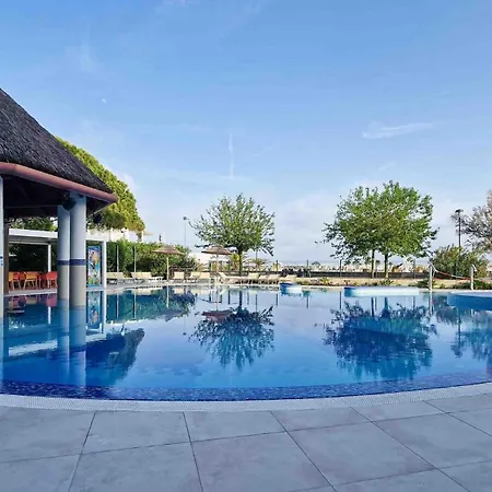 Lovely Beachside Flat With A Luminous Terrace דירה ביביונה