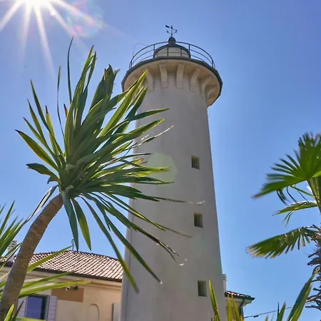 Lovely Beachside Flat With A Luminous Terrace * ביביונה